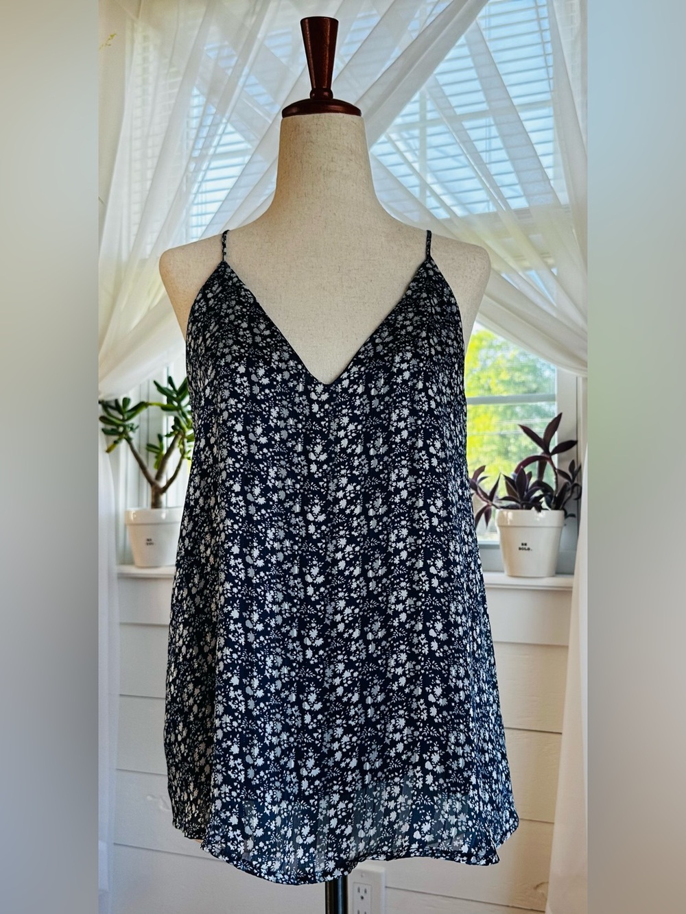 VICI navy and white ditsy floral print camisole top. 
Size: Small